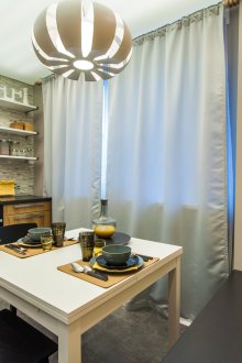 Καλή κουζίνα με τραπεζαρία