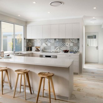 Κομψή κουζίνα σχήματος U