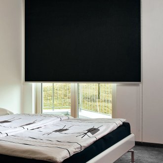 Μαύρα ρολά στην κρεβατοκάμαρα