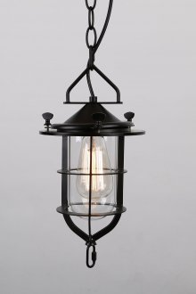 Μαύρη λυχνία μενταγιόν σε μια αλυσίδα