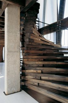 Σπειροειδής σκάλα στυλ σοφίτας