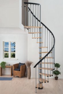 Σπειροειδής σκάλα στο εσωτερικό του σπιτιού