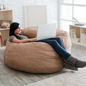 Μπεζ καρέκλα χωρίς πλαίσιο