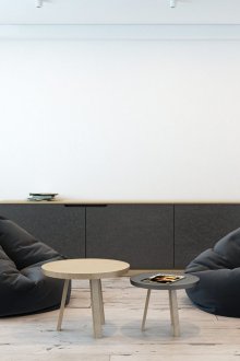 Μαύρες τσάντες φασολιών στο σαλόνι