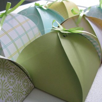 Όμορφες πυραμίδες για τη διακόσμηση ενός δώρου