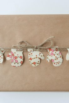 Συσκευασία δώρου σε χειροποίητο χαρτί και διακόσμηση από σχοινιά και χαρτοπετσέτες