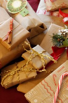 Όμορφη συσκευασία δώρου χαρτιού