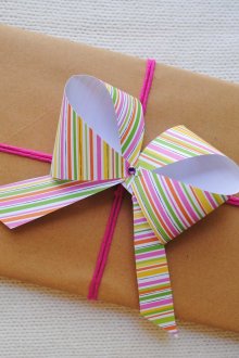 Bow και σχοινί στο σχεδιασμό του δώρου