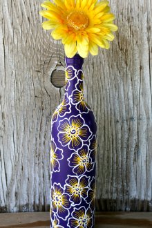 Λουλούδι βάζο από ένα μπουκάλι