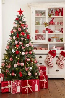 Κόκκινο και λευκό σχέδιο χριστουγεννιάτικων δέντρων για το νέο έτος.