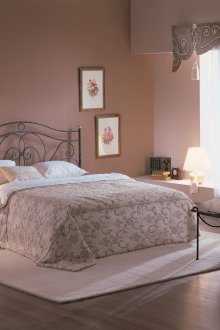 Μπεζ καφέ κλασικό υπνοδωμάτιο