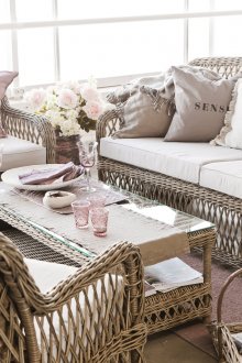 Όμορφη διακόσμηση και έπιπλα από ψάθινα