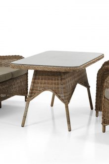 Όμορφη σειρά από ψάθινα έπιπλα