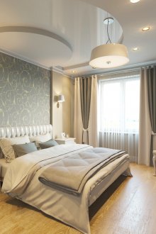 Γκρίζο και λευκό κλασικό υπνοδωμάτιο