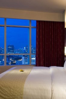 Βερμούδες μπεζ κρεβατοκάμαρα