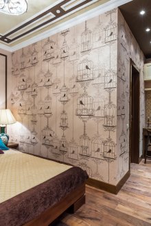 Ασυνήθιστος σχεδιασμός σε μπεζ και καφέ κρεβατοκάμαρα