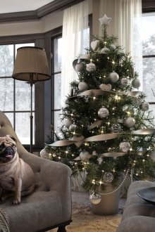 Ασημένια διακόσμηση για χριστουγεννιάτικο δέντρο και εσωτερικό