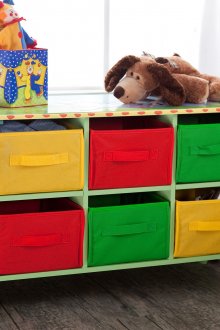 Πολύχρωμα καλάθια παιχνιδιών