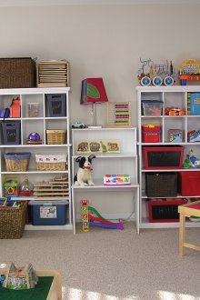 Μεγάλα ράφια αποθήκευσης στο φυτώριο