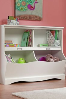 Λευκό συρτάρι για την αποθήκευση παιχνιδιών στον παιδικό σταθμό