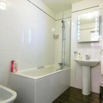 Φουρνισμένη πόρτα μπάνιου