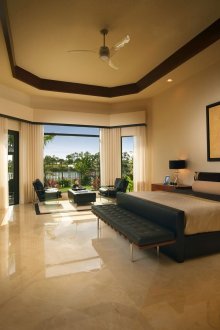 Μπεζ και μαύρο μεγάλο υπνοδωμάτιο