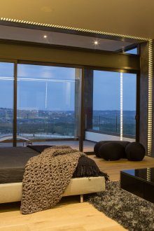 Μοντέρνο ασπρόμαυρο υπνοδωμάτιο