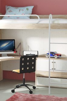 Αττικό κρεβάτι και χώρο εργασίας στο δωμάτιο ενός μαθητή