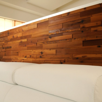 Ξύλινη επένδυση στο σαλόνι