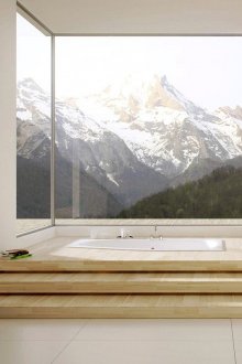 Πανοραμικό γωνιακό παράθυρο στο μπάνιο