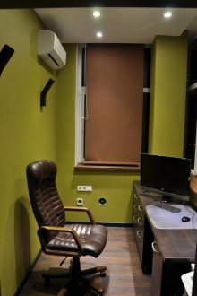 Ξεχωριστό γραφείο στο διαμέρισμα στο μπαλκόνι