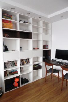 Η γωνία του διαμερίσματος μπορεί να είναι εξοπλισμένη με γραφείο