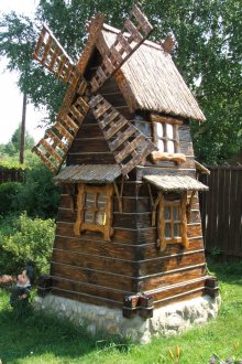 Ξύλινο μύλο στον κήπο