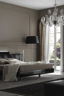 Πίνακες, αγγεία και άλλες διακοσμήσεις στην κρεβατοκάμαρα με στυλ art deco