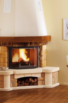 Γωνιακό τζάκι με ξύλινη και πέτρινη επένδυση