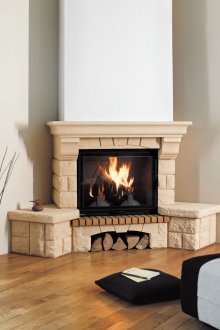 Γωνιακό τζάκι με ξύλινη επένδυση από πέτρα