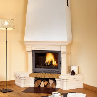 Γωνιακό τζάκι σε ένα μπεζ και καφέ καθιστικό