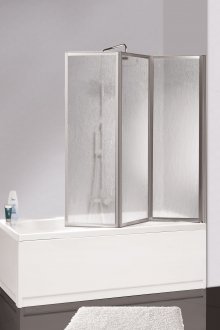 Γυάλινη κουρτίνα σε ένα ασπρόμαυρο μπάνιο