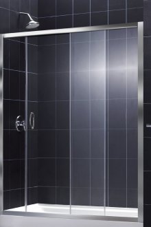 Συρόμενη γυάλινη κουρτίνα σε ένα ασπρόμαυρο μπάνιο