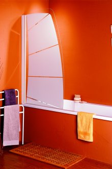 Γυάλινη κουρτίνα στο κόκκινο λουτρό