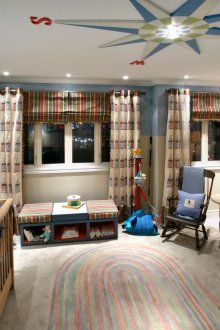 Οροφή με διακοσμητική πυξίδα στο φυτώριο