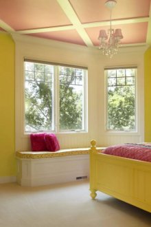 Κίτρινο-πορτοκαλί οροφή στο φυτώριο