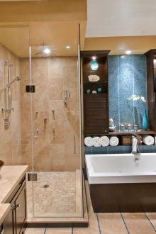 Μπάνιο και ντους στο δωμάτιο 9 τ.μ.