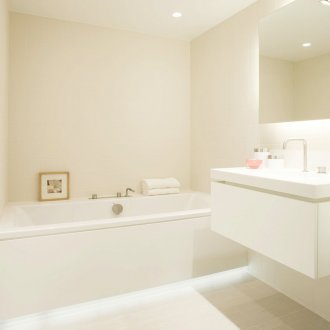 Ευρύχωρο, φωτεινό μπάνιο