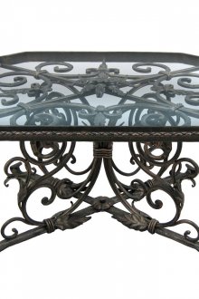 Μεγάλο σφυρήλατο τραπέζι με γυάλινη κορυφή