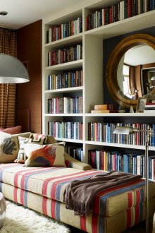 Μεγάλη βιβλιοθήκη στο εσωτερικό