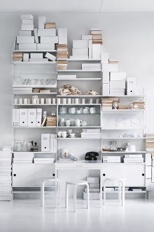 Κομψή λευκή ευρύχωρη βάση