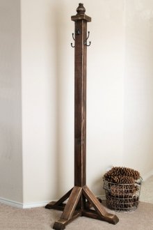 Μεγάλη μεσαίο στυλ ξύλινη κρεμάστρα