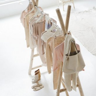 Αρχική ξύλινη κρεμάστρα