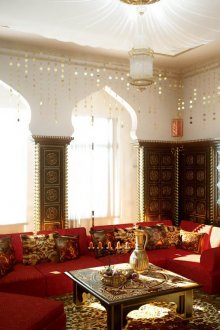 Αραβικά έπιπλα στυλ στο εσωτερικό